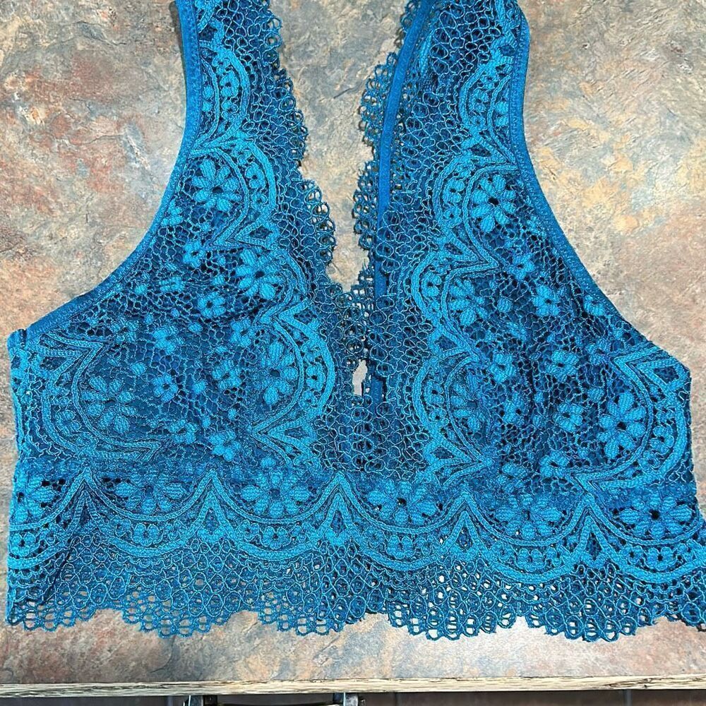 Victoria’s Secret Turquoise Lacy Bralette Small Intimates